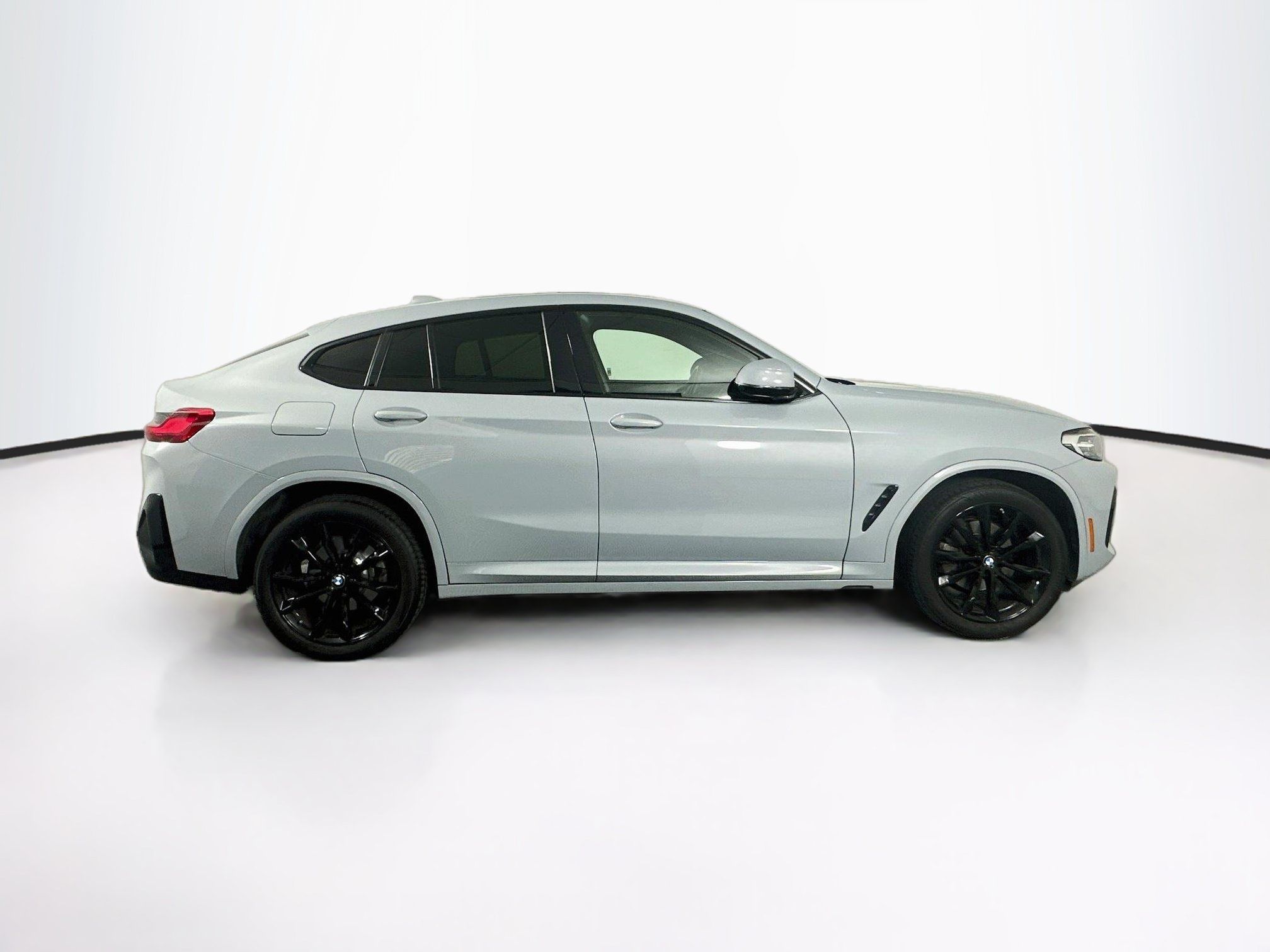 Used 2022 BMW X4 xDrive30i w/ M Sport Package AWD/4WD image 10