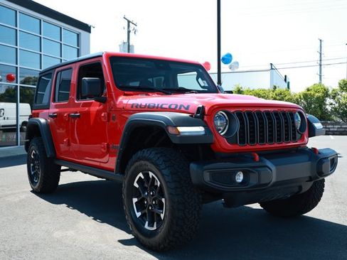 Used 2025 Jeep Wrangler Unlimited Rubicon AWD/4WD image 3
