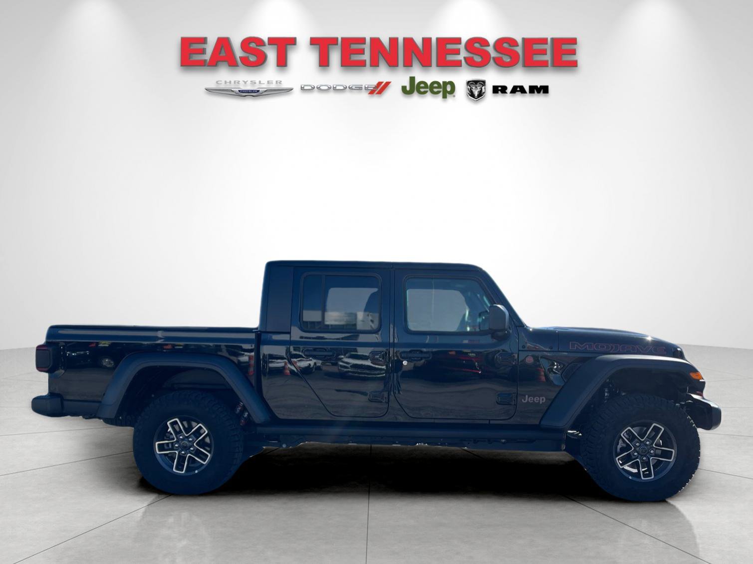 Used 2026 Jeep Gladiator Mojave AWD/4WD image 2