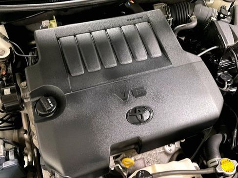 Used 2013 Toyota Avalon Limited FWD image 31