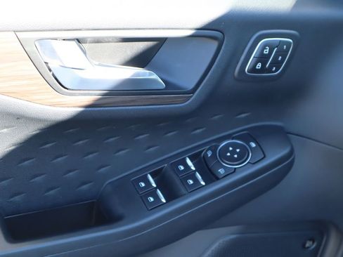 Used 2020 Ford Escape Titanium image 22