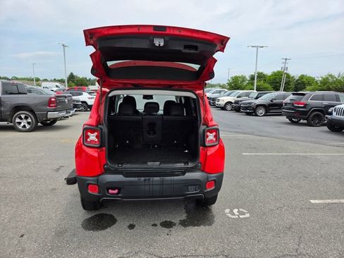 Used 2017 Jeep Renegade Trailhawk w/ Premium Trailhawk Package AWD/4WD image 29