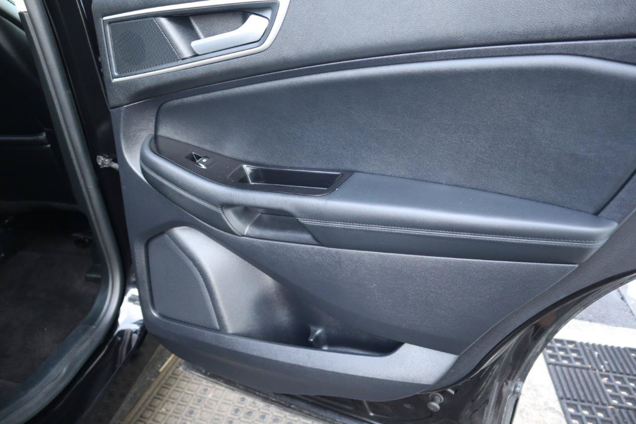 Used 2019 Ford Edge SEL w/ Equipment Group 201A AWD/4WD image 43