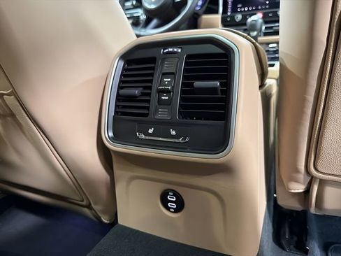 Used 2025 Porsche Macan AWD/4WD image 35
