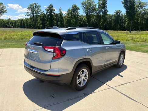 Used 2023 GMC Terrain SLE w/ Driver Convenience Package FWD image 6