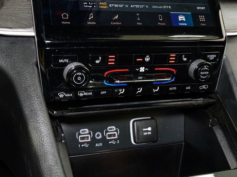 Used 2023 Jeep Grand Cherokee Limited image 22