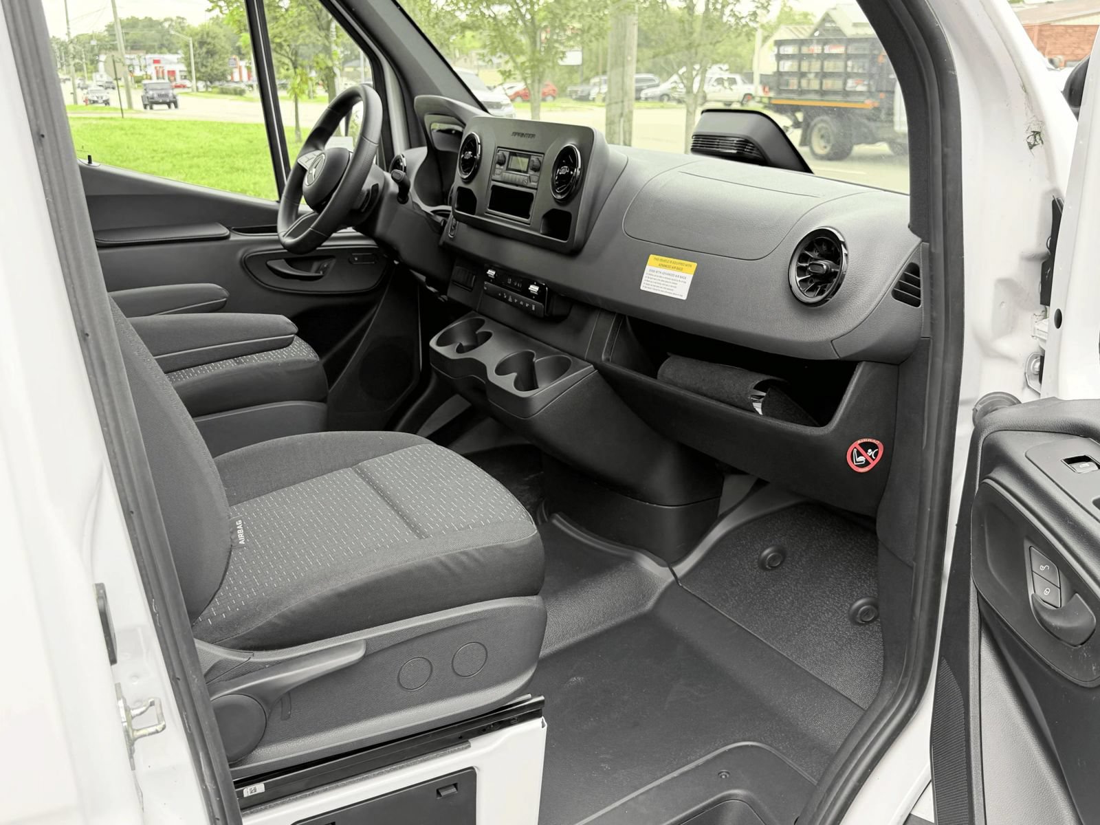 Used 2025 Mercedes-Benz Sprinter 2500 image 16