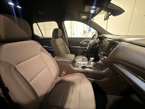 Used 2023 Chevrolet Traverse LT image 27
