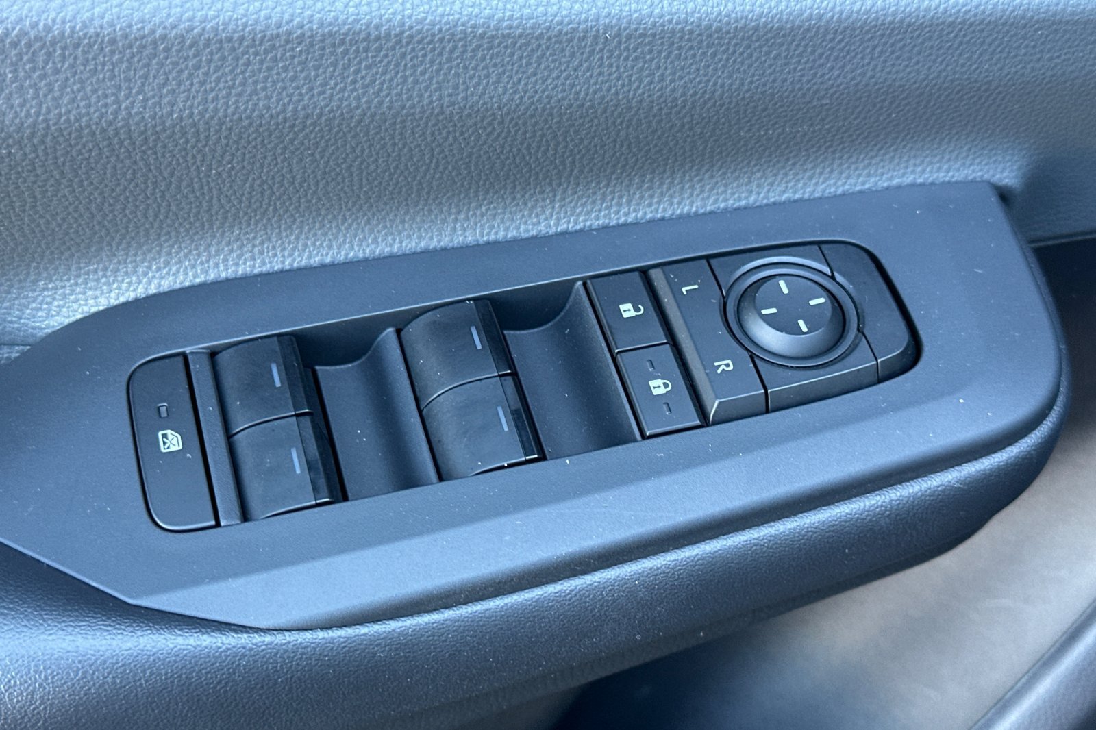 Certified 2025 Toyota Prius LE AWD/4WD image 14