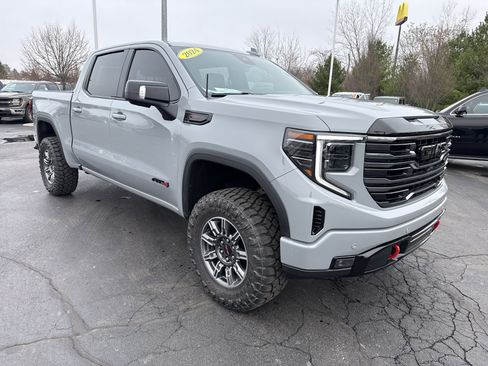 Used 2024 GMC Sierra 1500 AT4 w/ Technology Package AWD/4WD image 12