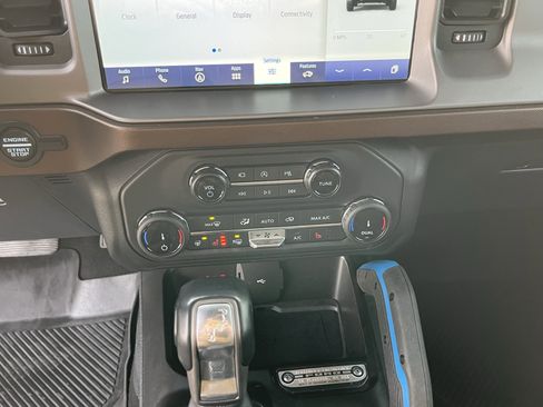 Used 2022 Ford Bronco Outer Banks image 24