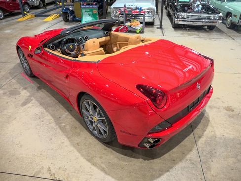 Used 2013 Ferrari California Base 2dr Convertible image 16