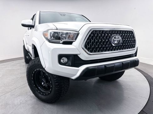 Used 2019 Toyota Tacoma TRD Off-Road w/ Technology Package AWD/4WD image 7