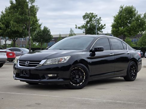 Used 2014 Honda Accord Touring image 1