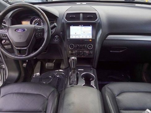 Used 2018 Ford Explorer XLT w/ Equipment Group 202A image 12