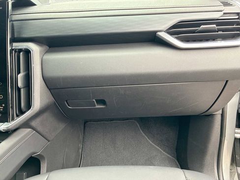 Certified 2025 GMC Acadia Elevation w/ Elevation Premium Package image 29