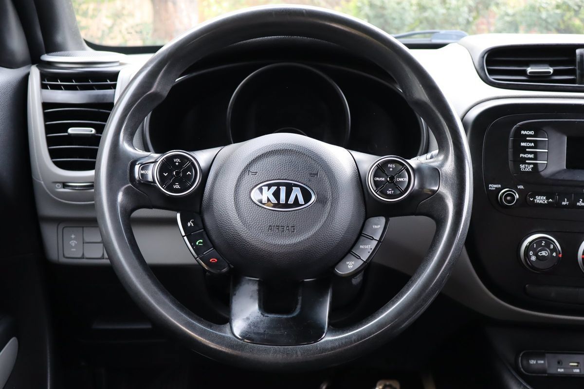 Used 2015 Kia Soul + FWD image 18