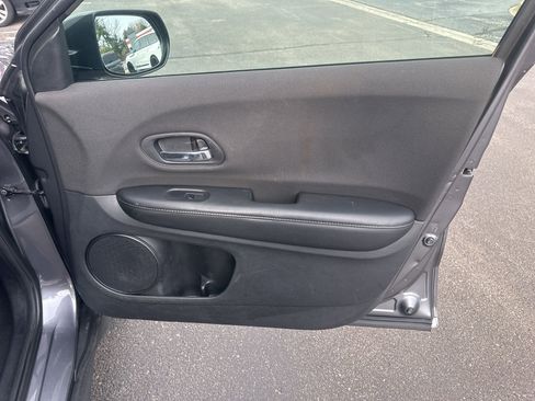 Used 2020 Honda HR-V LX image 11