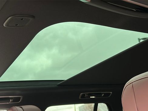 New 2025 Land Rover Range Rover SE image 12