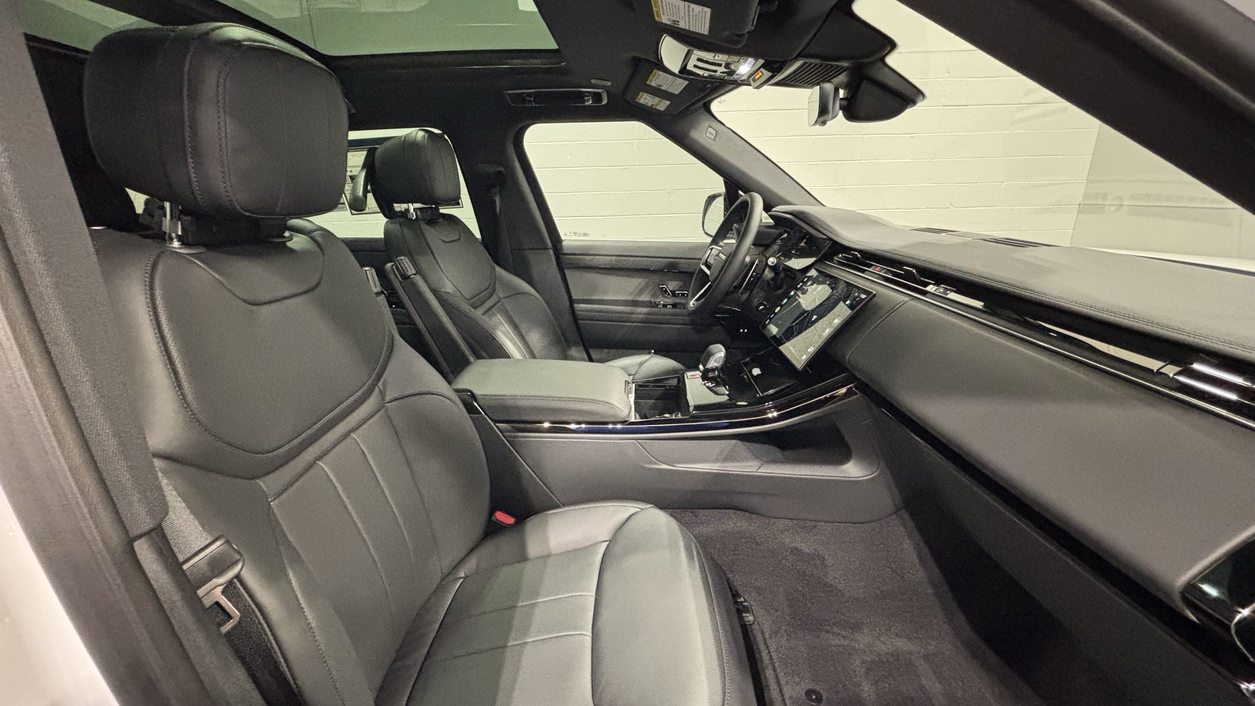 New 2026 Land Rover Range Rover Sport SE AWD/4WD image 14