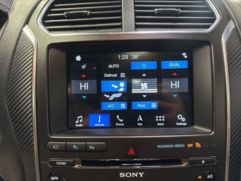 Used 2018 Ford Explorer Platinum image 29