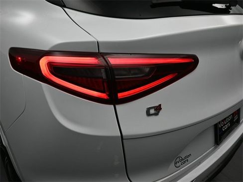 Used 2022 Alfa Romeo Stelvio Veloce image 46