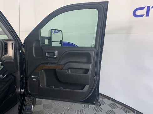 Used 2019 GMC Sierra 3500 Denali w/ Duramax Plus Package image 39