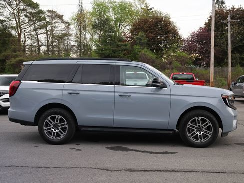 Certified 2025 Ford Expedition Active AWD/4WD image 4