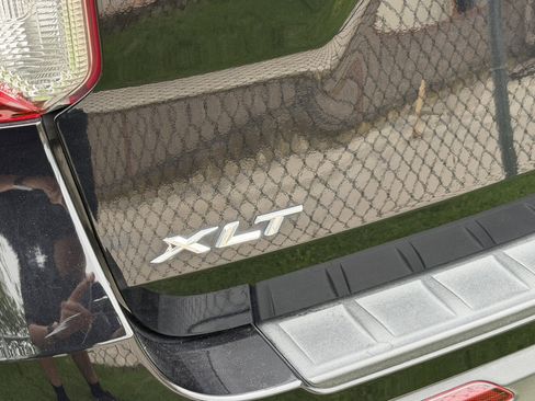 Used 2022 Ford Explorer XLT w/ Equipment Group 202A RWD image 5