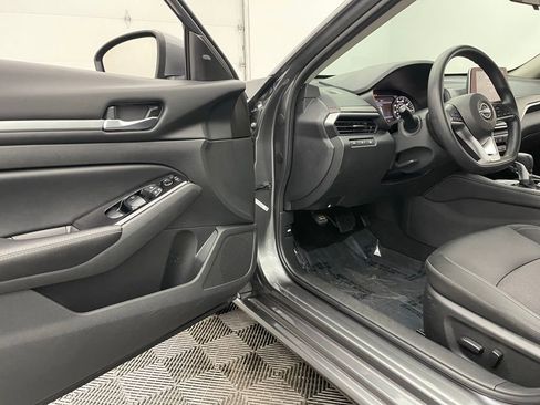 Used 2023 Nissan Altima 2.5 SV FWD image 13
