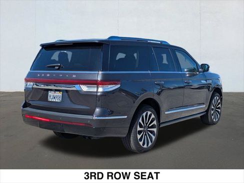 Used 2024 Lincoln Navigator Reserve AWD/4WD image 5