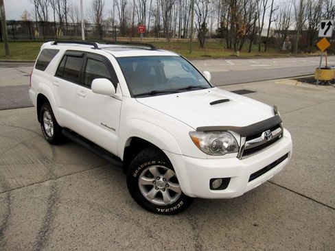 Used 2007 Toyota 4Runner SR5 image 2