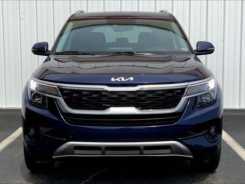 Used 2023 Kia Seltos EX image 3