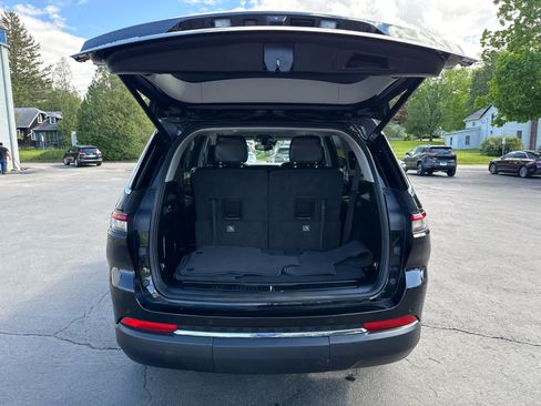 Used 2023 Jeep Grand Cherokee L Limited AWD/4WD image 17