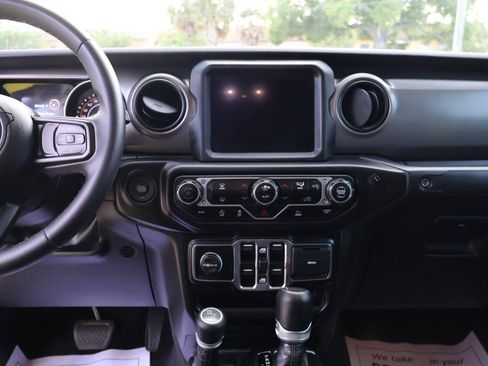 Used 2023 Jeep Gladiator Sport AWD/4WD image 19