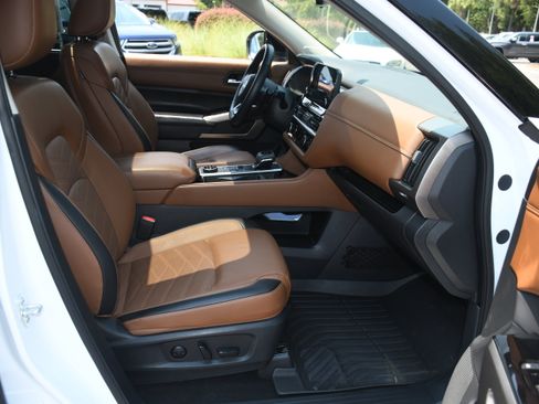 Used 2025 Nissan Pathfinder Platinum AWD/4WD image 23