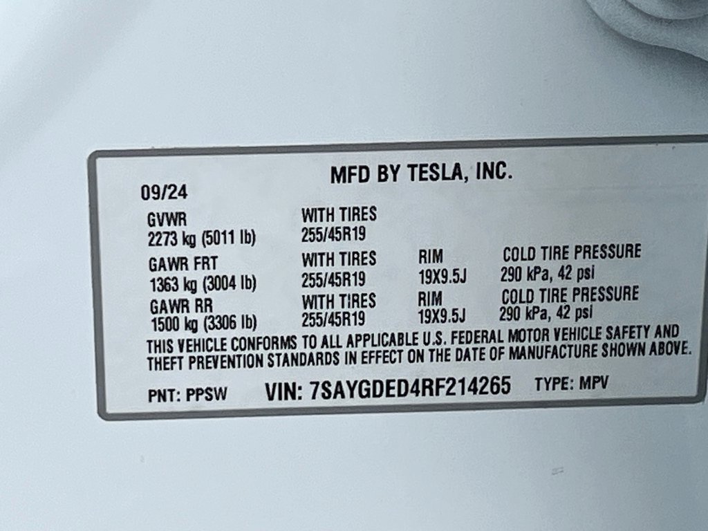 Used 2024 Tesla Model Y Long Range RWD image 32