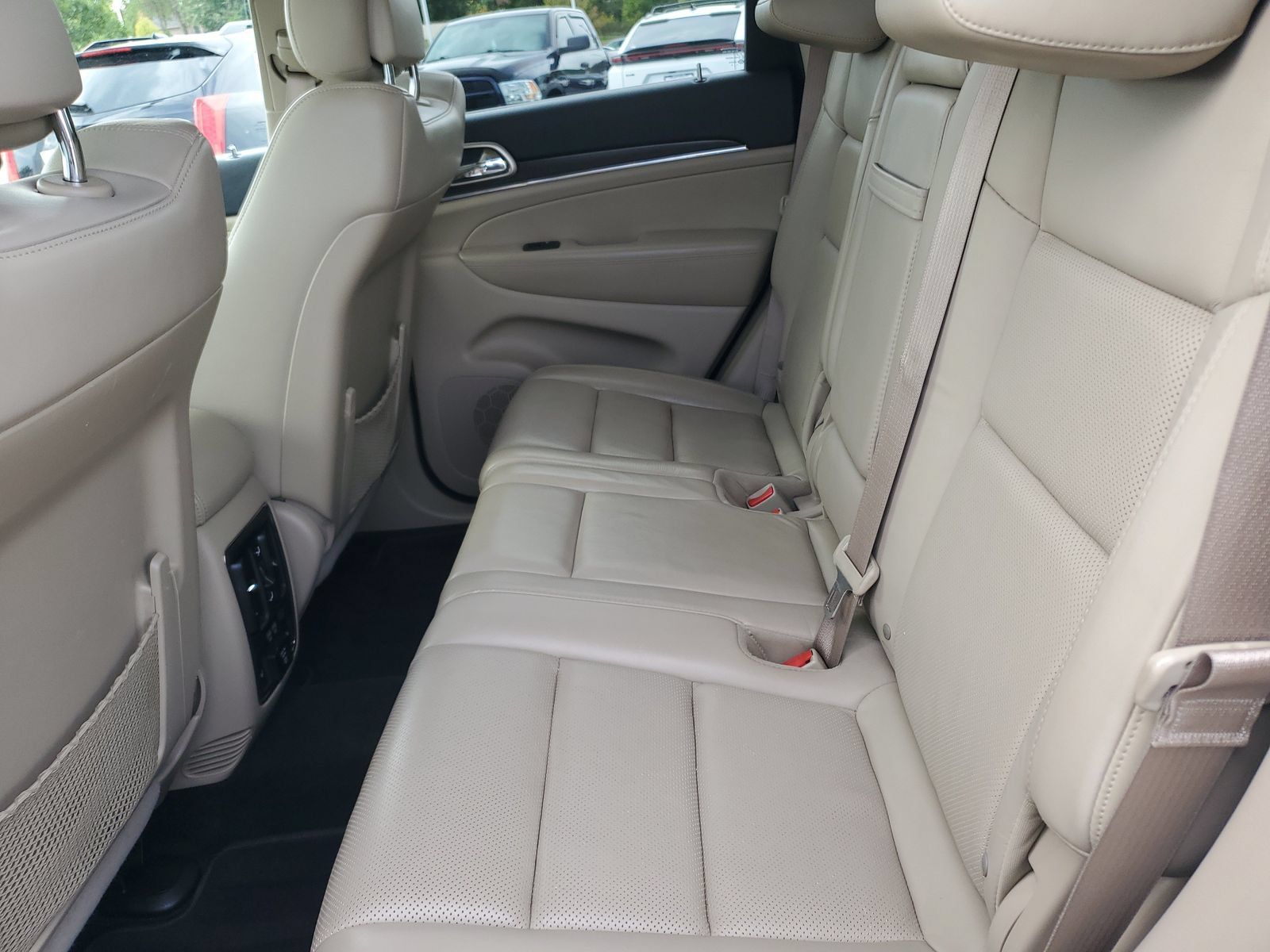 Used 2014 Jeep Grand Cherokee Limited w/ Luxury Group II AWD/4WD image 13