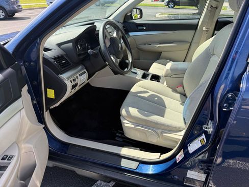 Used 2010 Subaru Outback 2.5i AWD/4WD image 9