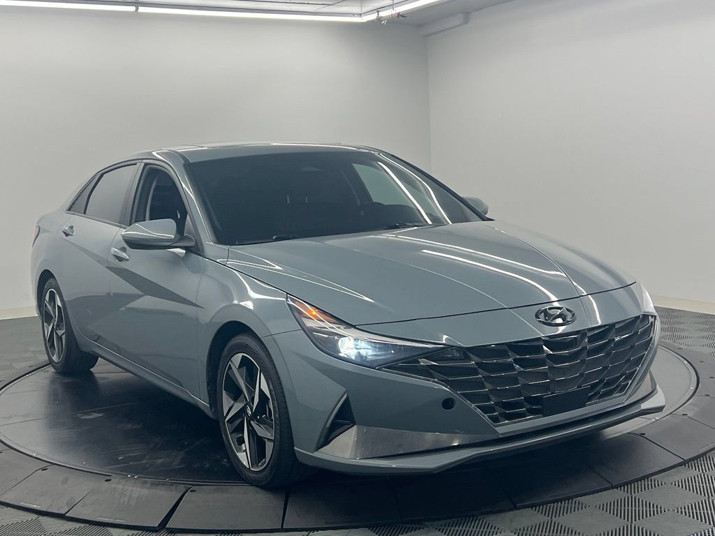 Used 2022 Hyundai Elantra Limited FWD image 3