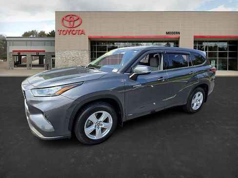 Used 2020 Toyota Highlander LE image 1