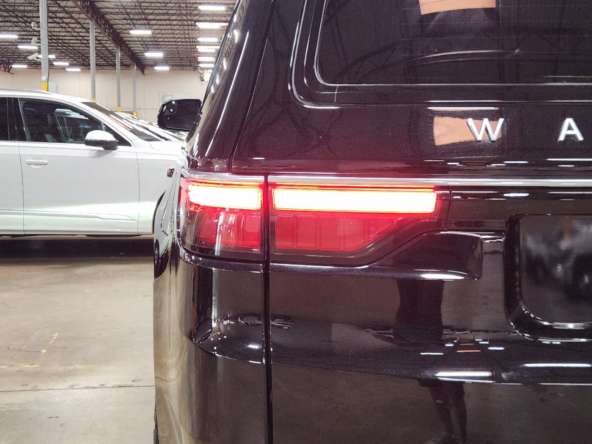 Used 2022 Jeep Wagoneer Series III w/ Flexible Seating Group AWD/4WD image 19