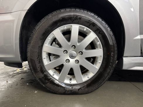 Used 2016 Chrysler Town & Country Touring w/ Driver Convenience Group image 17