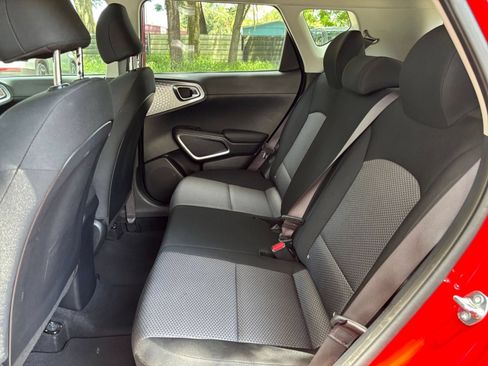 Used 2025 Kia Soul LX w/ LX Technology Package FWD image 36