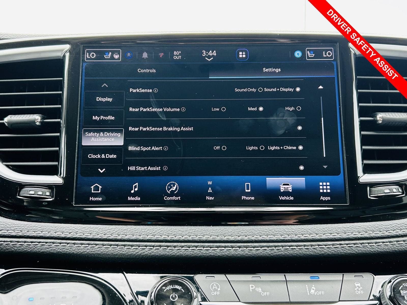 Used 2023 Chrysler Pacifica Limited FWD image 12