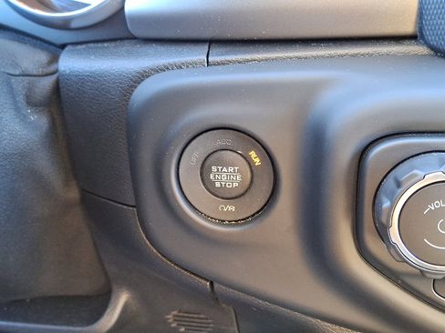 Used 2018 Jeep Wrangler Sport image 23