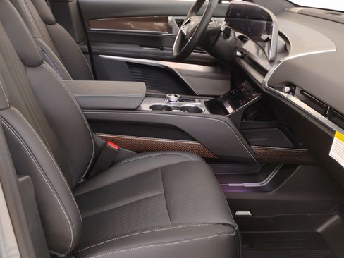 New 2026 Cadillac Vistiq Luxury w/ LPO, Floor Liner Package image 26