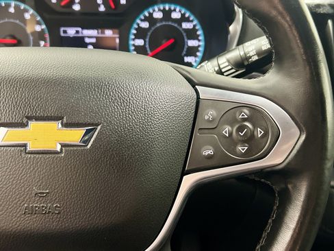 Used 2023 Chevrolet Traverse LT FWD image 19