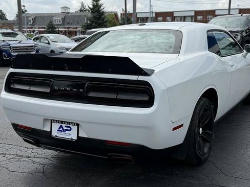 Used 2018 Dodge Challenger SXT RWD image 6