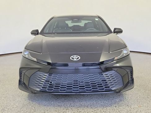 Used 2025 Toyota Camry SE FWD image 3